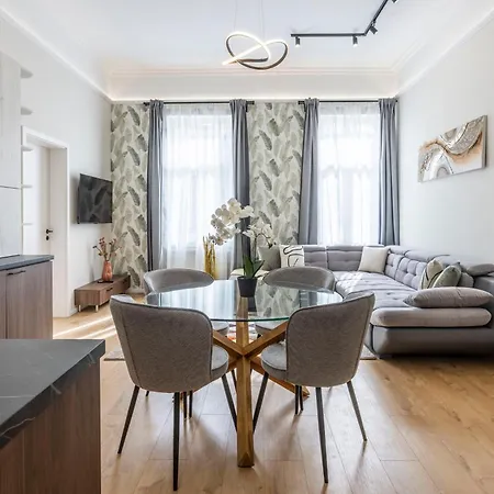 Deluxe Izabella Center With 4bedrm, 3bathrm Apartamento Budapest
