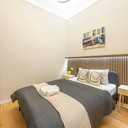 Deluxe Izabella Center With 4bedrm, 3bathrm * Budapest