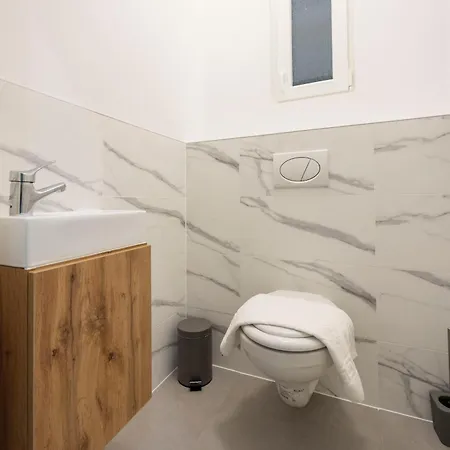 Deluxe Izabella Center With 4bedrm, 3bathrm Apartment Budapest