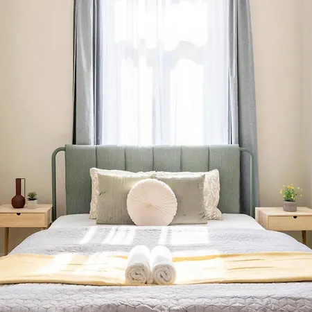 Apartment Deluxe Izabella Center With 4bedrm, 3bathrm *