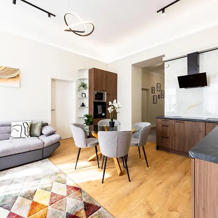 Deluxe Izabella Center With 4bedrm, 3bathrm Lejlighed Budapest
