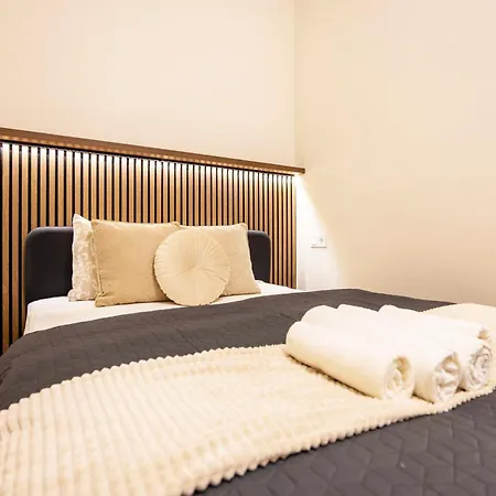 Deluxe Izabella Center With 4bedrm, 3bathrm