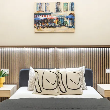 Apartment Deluxe Izabella Center With 4bedrm, 3bathrm Budapest
