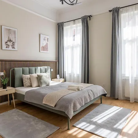 Deluxe Izabella Center With 4bedrm, 3bathrm Budapest