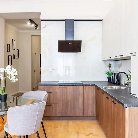 Apartmán Deluxe Izabella Center With 4bedrm, 3bathrm *