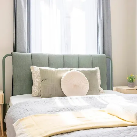 Deluxe Izabella Center With 4bedrm, 3bathrm Budapešť